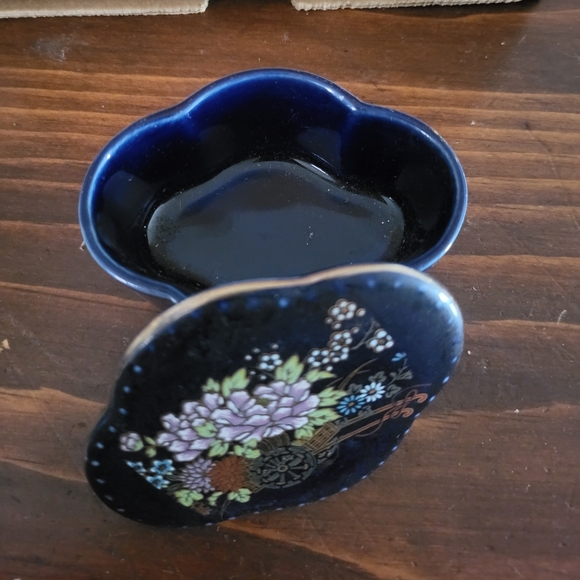 Vintage blue trinket box - Picture 3 of 5